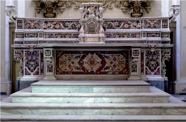 altare maggiore Chiesa di Sant'Antonio delle Monache a Port'Alba